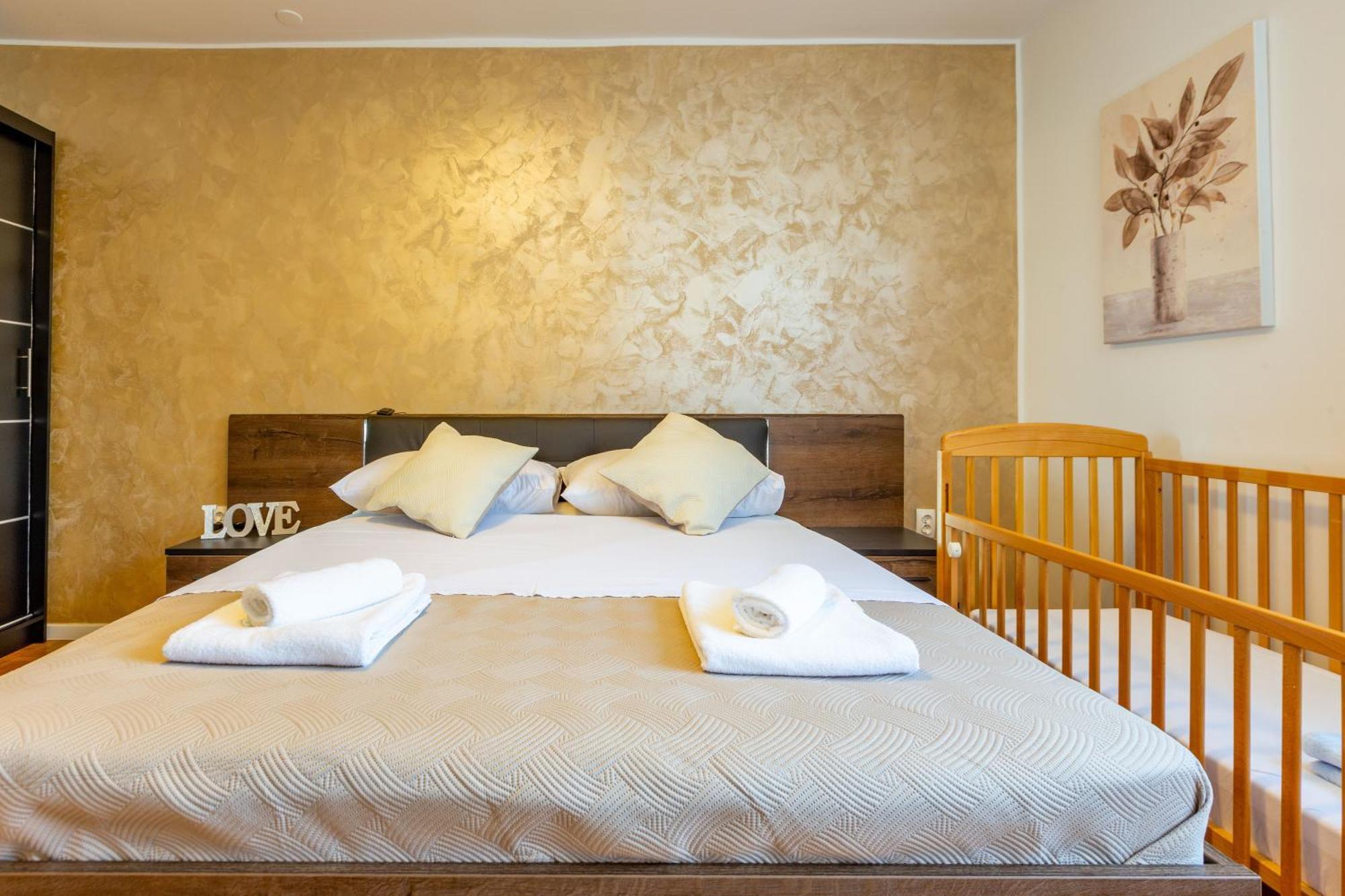 Apolon 2Bdr Apartment With Balcony Zadar Exterior photo